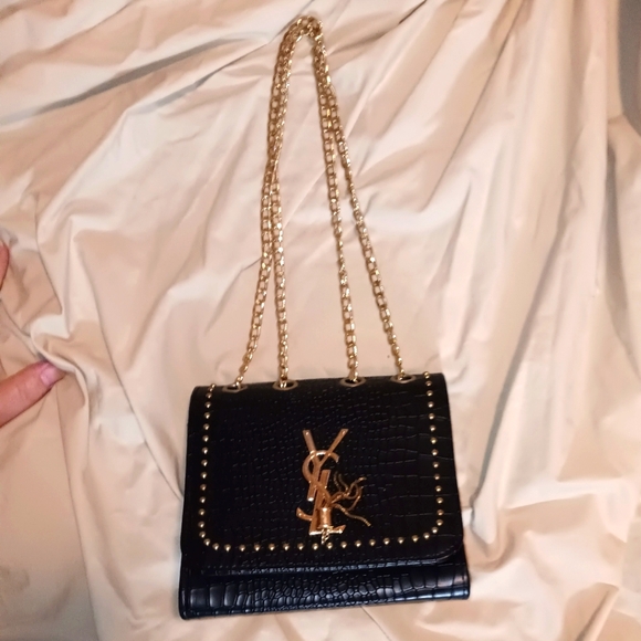 Stylish Bag with Chain Strap Must See - Picture 4 of 8